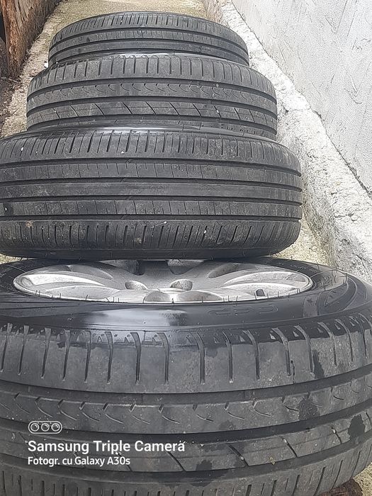 Se vinde  cauciucuri noi cu genti