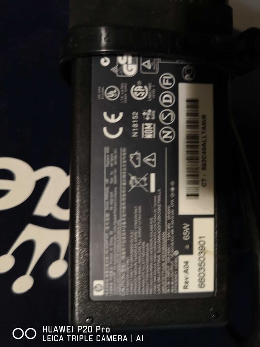 Продавам няколко зарядни за лаптоп