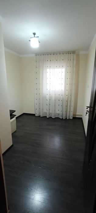 Închiriez apartament 3 camere decomandat