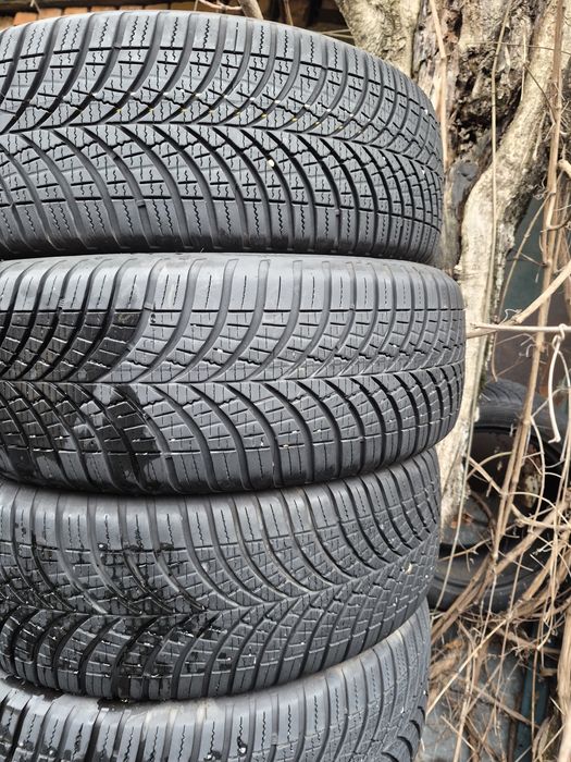 4бр. 215 60 17 Goodyear всесезонни.