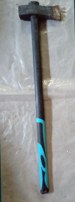 Кувалда с длинной ручкой