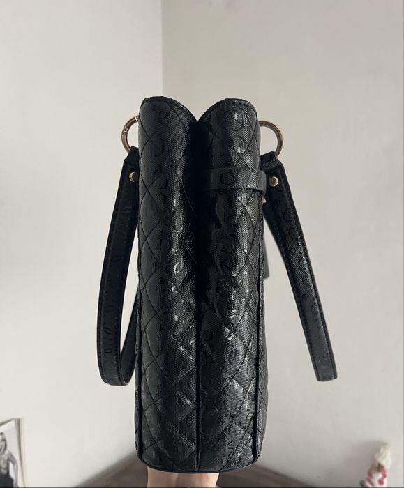 Чанта на Guess, без никакви забележки