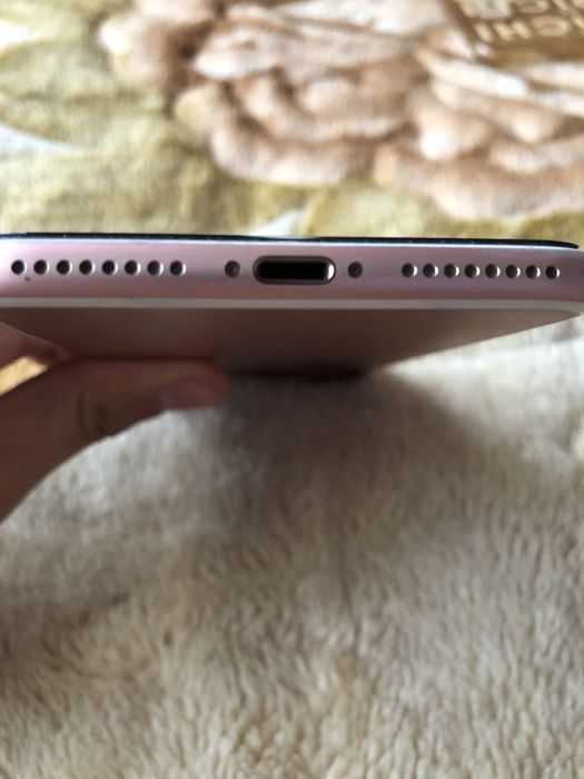 Продам Айфон 7 plus