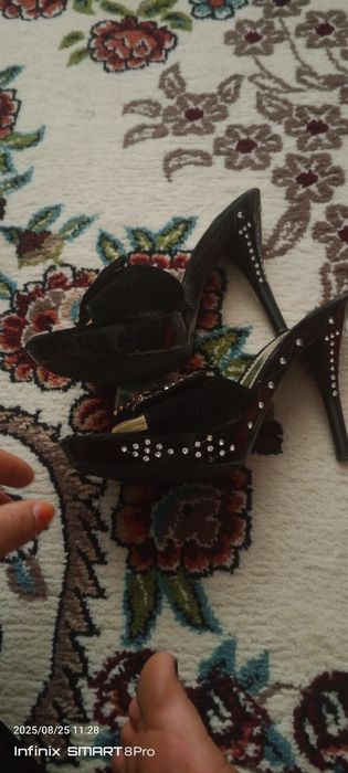 Ayollar va qizlar uchun yozgi oyoq kiyim