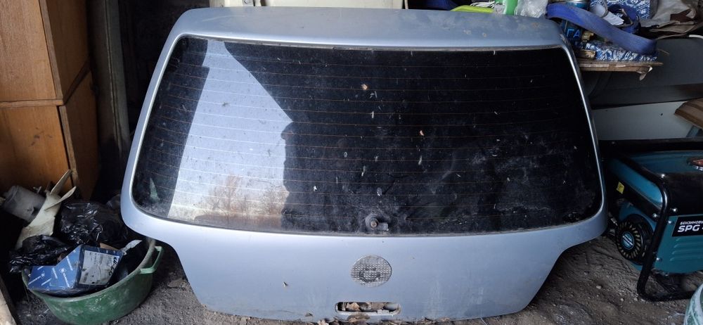 Продам крышку багажника гольф 4