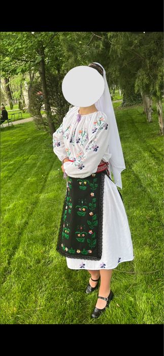 Vand costum popular in stare buna