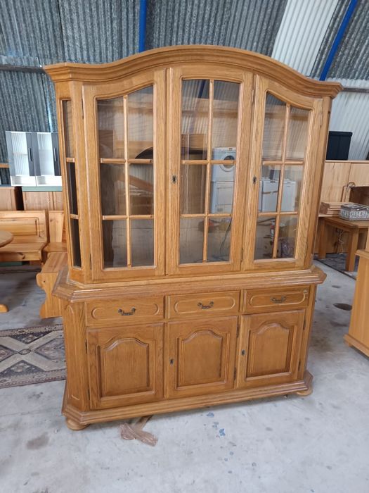 Vitrine din lemn masiv