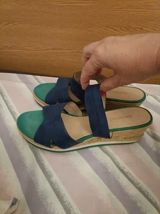 De vânzare saboți/