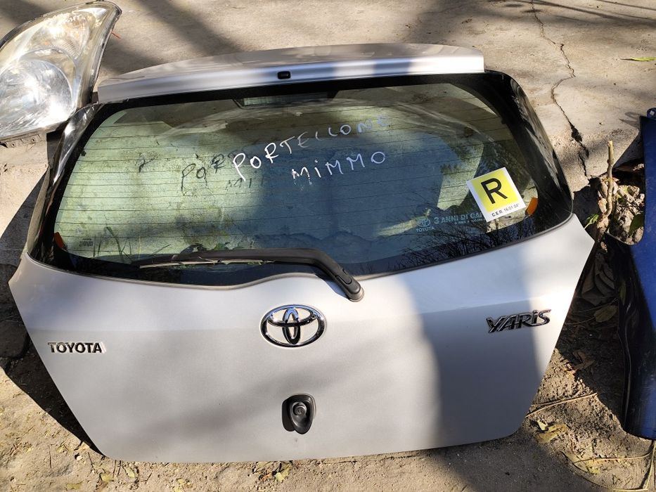 Заден капак и десен калник за toyota yaris от 2005 до 2009
