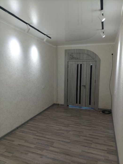 Офис сотилади з хона