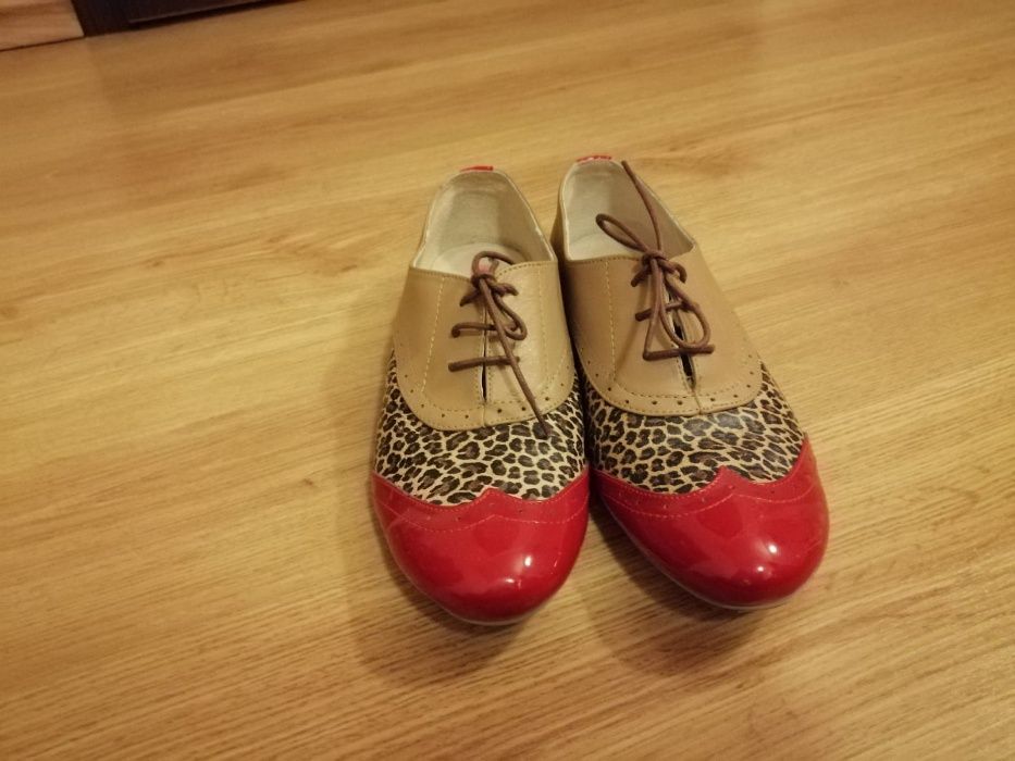 Vând mocasini HotStepper