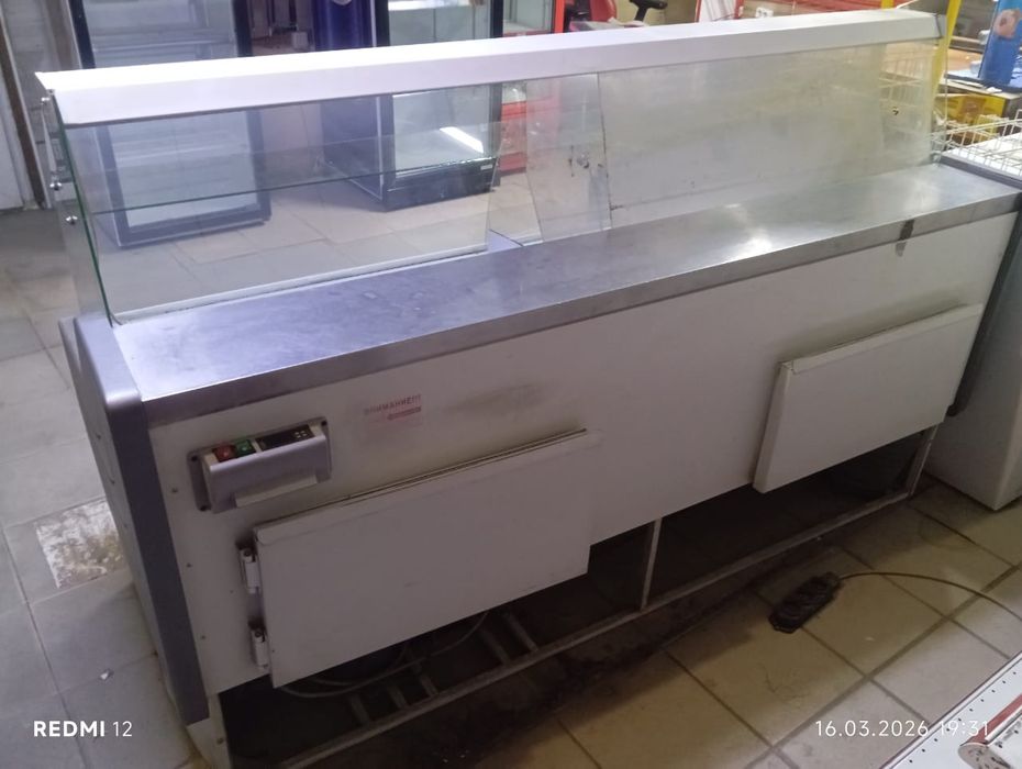 Холодильник витриный