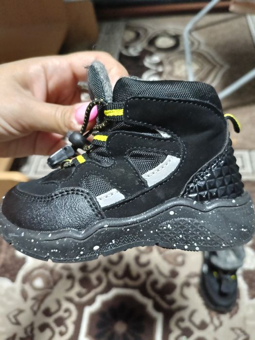 Продам детскую обувь