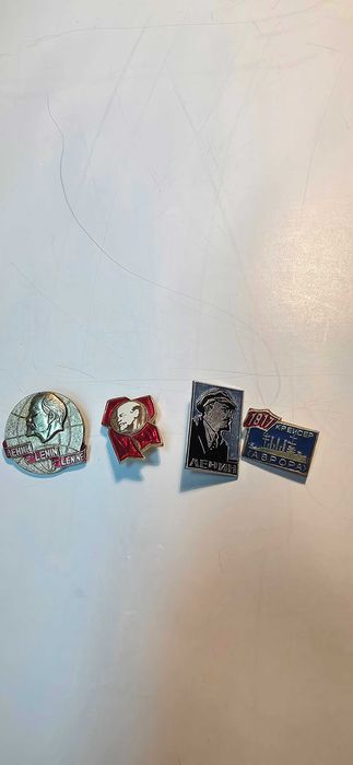 Продавам лот значки от бившия СССР