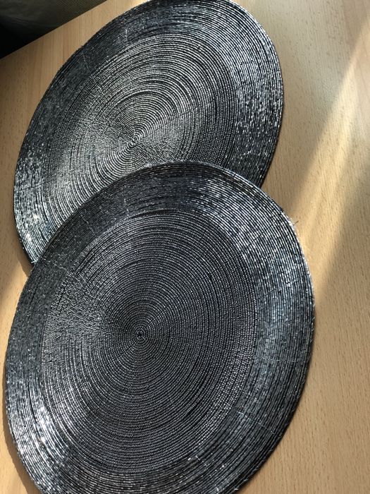 Подставка  из бисера под горячее ОАЭ 10000т