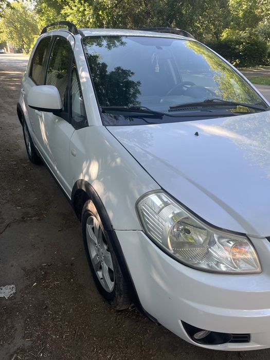Продам Сузуки sx4 2010