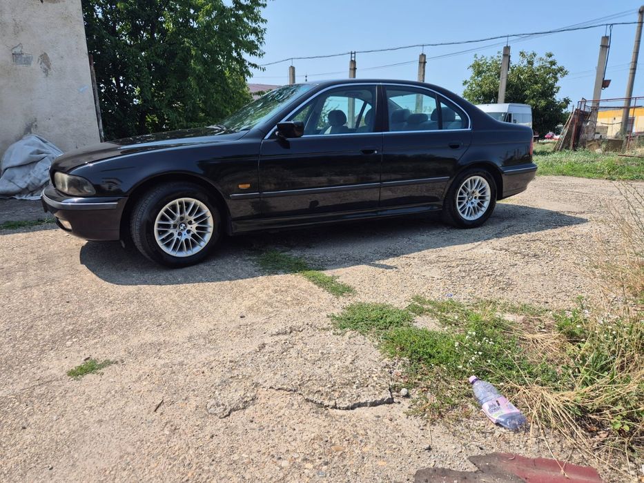 BMW Seria 5 E39 523i Automat - 2.5i 170CP - Clima / Angel Eyes / 2 seturi de roti / Arata si merge foarte bine!