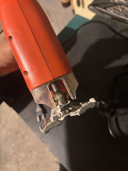 fierăstrău pendular de 400 W