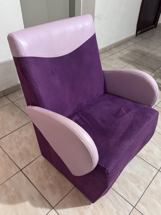 Vand fotoliu in stre foarte buna.