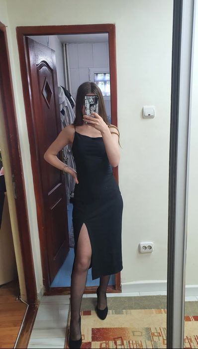 Rochie neagră Mohito cu șlit