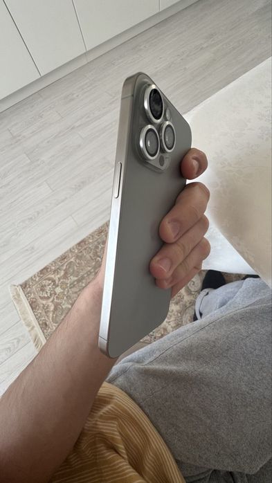 Apple 15pro max Natural titan