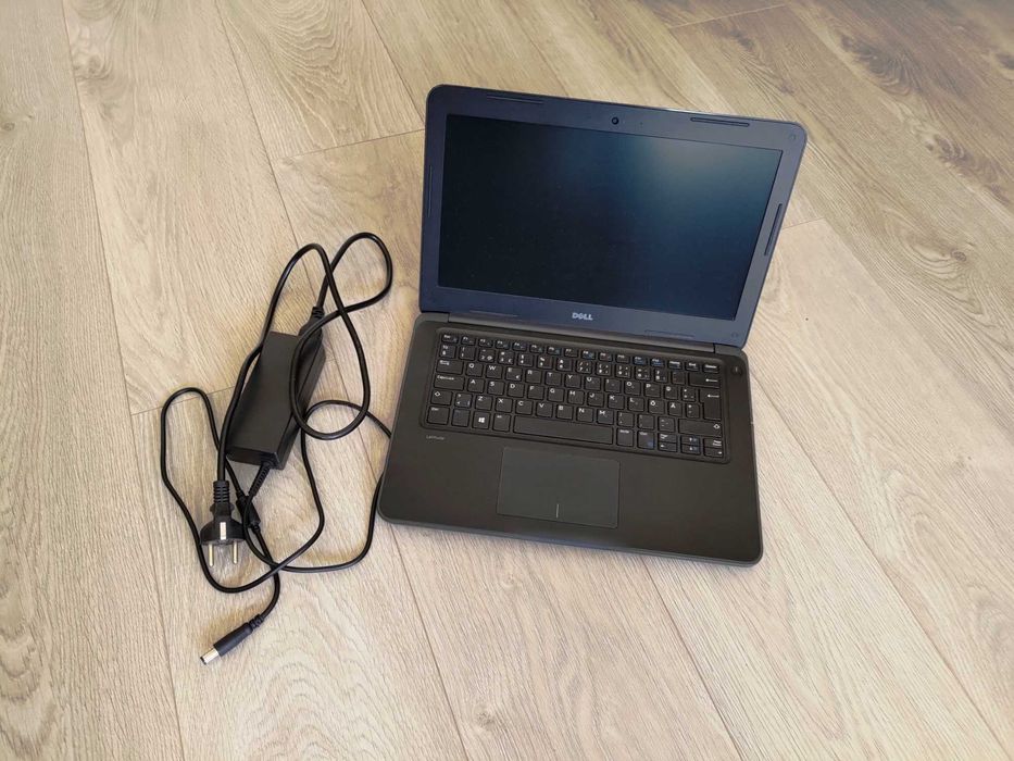 Лаптоп Dell Latitude 13, Intel Core i3 8GB RAM 256GB SSD Windows 11Pro