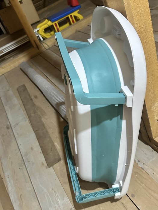 Cada Pliabila cu Termometru Digital pentru Bebelusi 81x45x21.5cm