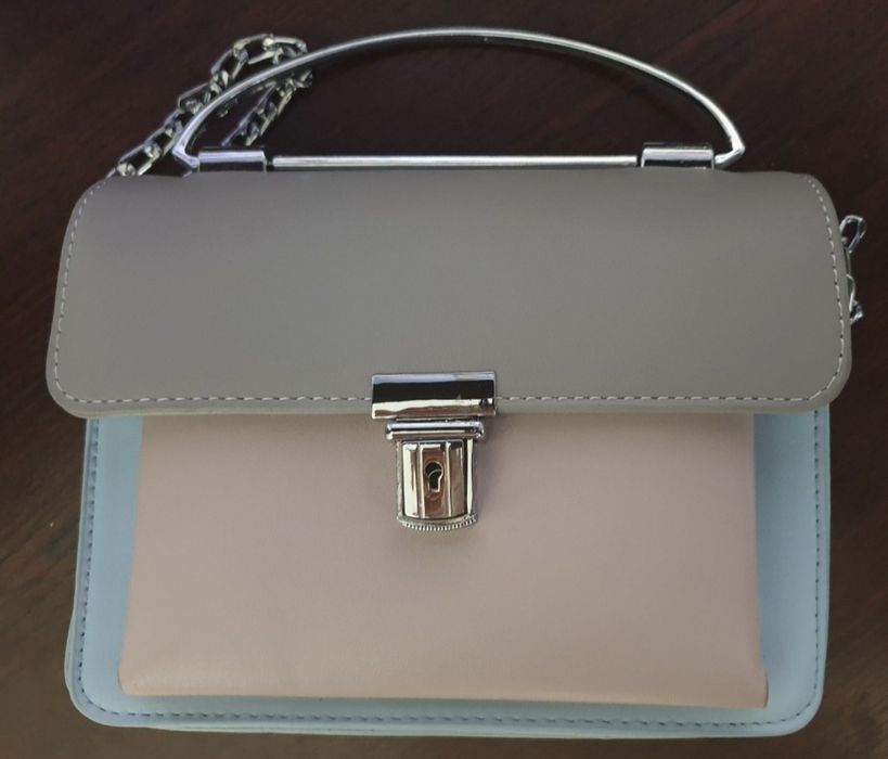 Продам женскую сумочку