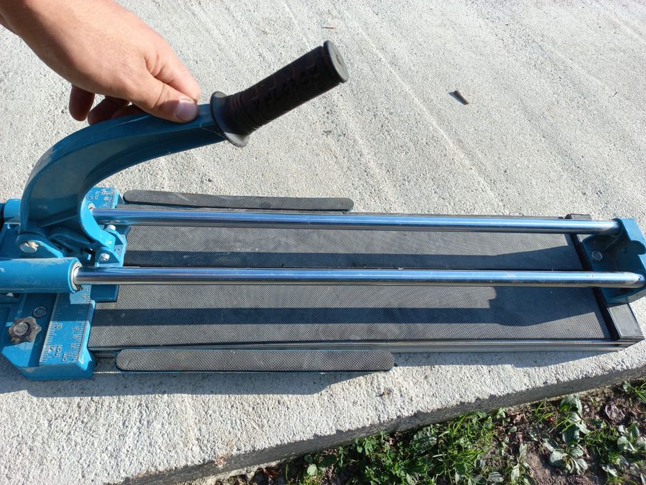 Vand masina tăiat gresie si faianta cu laser pe ea