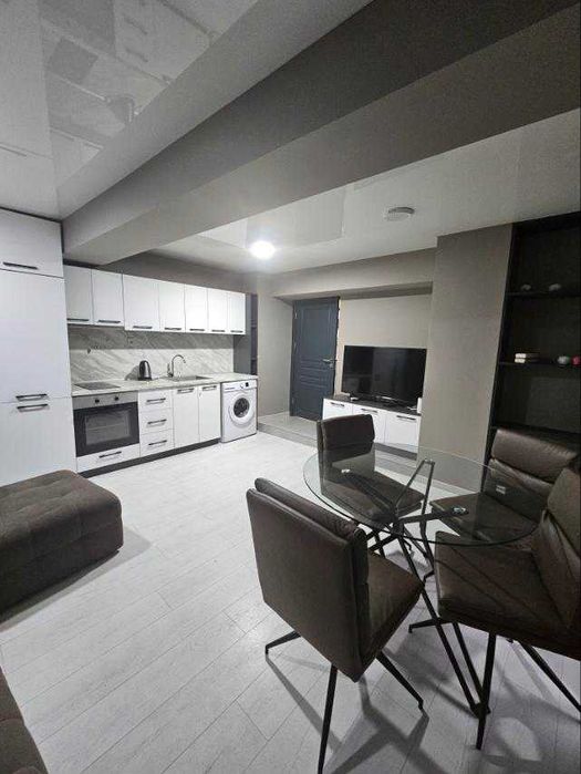 Дава се под наем Двустаен апартамент в Варна, Център - 70 кв.м за 880 € - Снимка #1