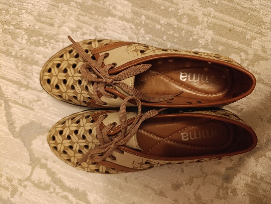 Продам женские туфли