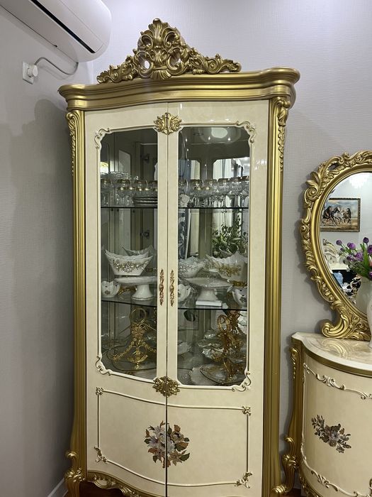 Костиный комплект :зеркало , два шкафа