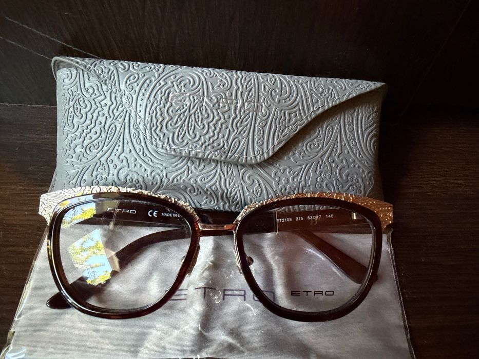 Диоптрични рамки за очила Prada и Etro