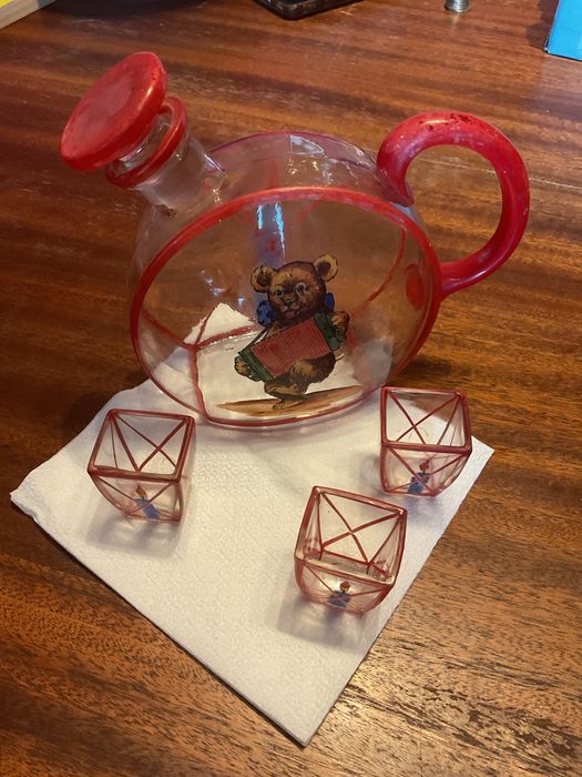 Ретро стъклен сервиз за алкохол – ръчно рисувана гарафа с чашки