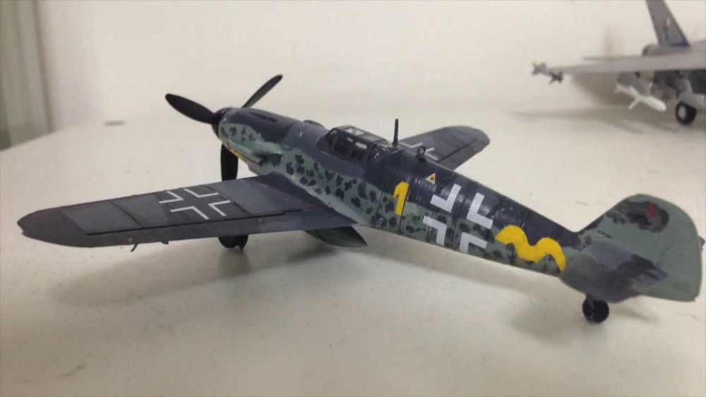 Сборная модель самолета Messerschmitt Bf-109G-6 (Academy, 1:72)