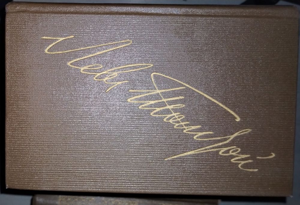 Книги советских и зарубежных писателей.