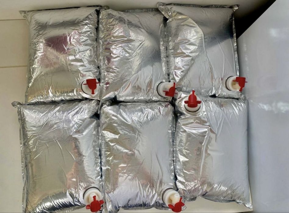 Vand suc de mere natural