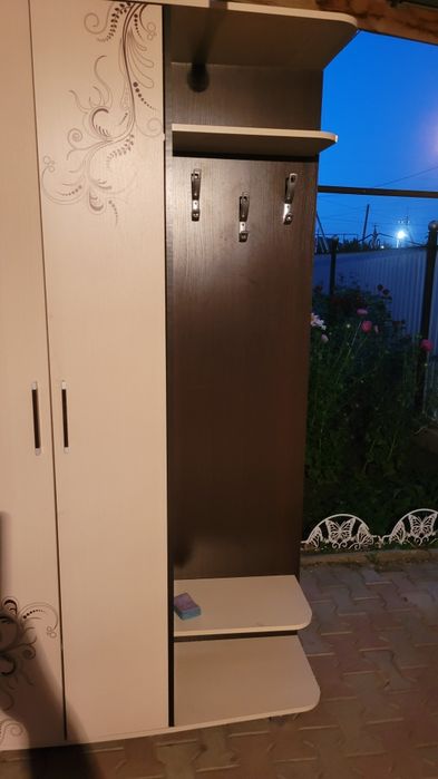 Продам шкаф в прихожую