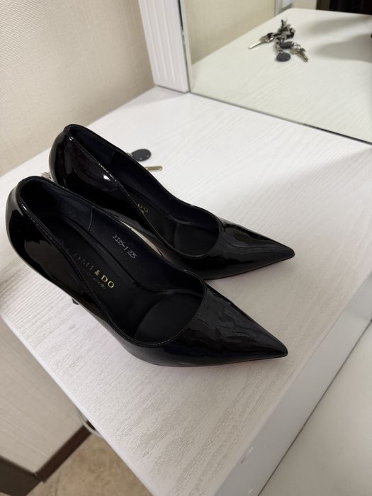 Продам лаковые туфли