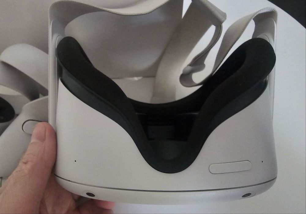 Продам VR очки виртуальной реальности Oculus Quest 2