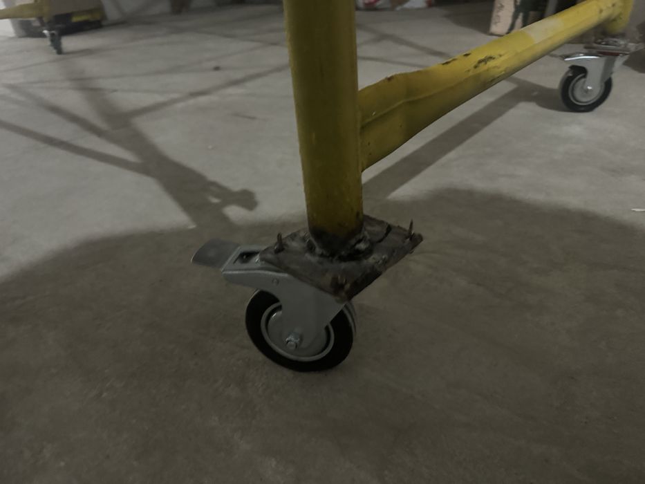 Леса с колесами  на продажу