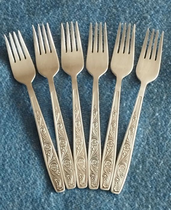 Кухненски и сервизни ножа П.Денев,манерки от Алпака.Купа.