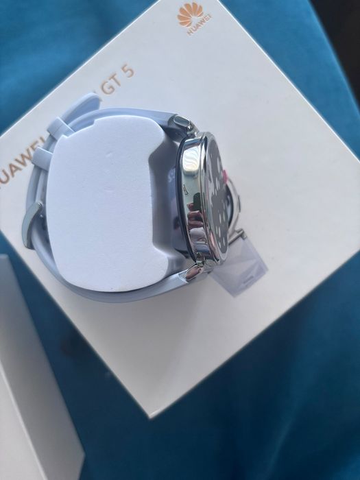 Часовник Huawei gt 5