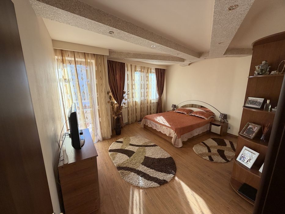 VILĂ SPAȚIOASĂ PANTELIMON, aproape de pădurea Cernica – REGIM DUPLEX | 5 DORMITOARE | 400 MP TEREN + 50 mp drum privat | MANSARDĂ | ANEXE