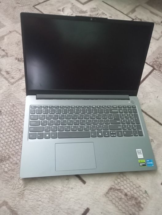 Lenovo LOQ 15IAX9E