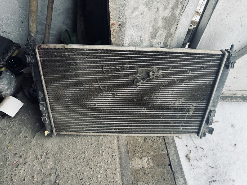 Продам  радиатор mitsubishi outlender
