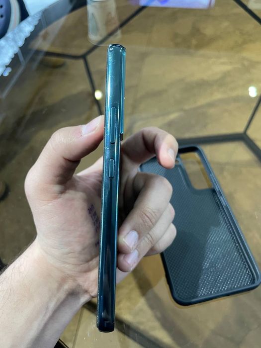 Продаётся Samsung S22 В ИДЕАЛЬНОМ СОСТОЯНИИ.