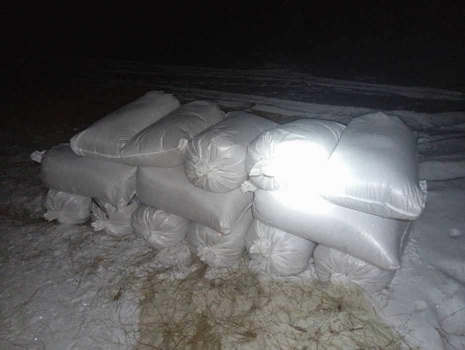 Продам 4 мешка лен и 10 мешков зерна