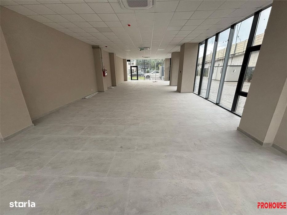 Spațiu comercial modern 155 mp, la cheie, cu două intră