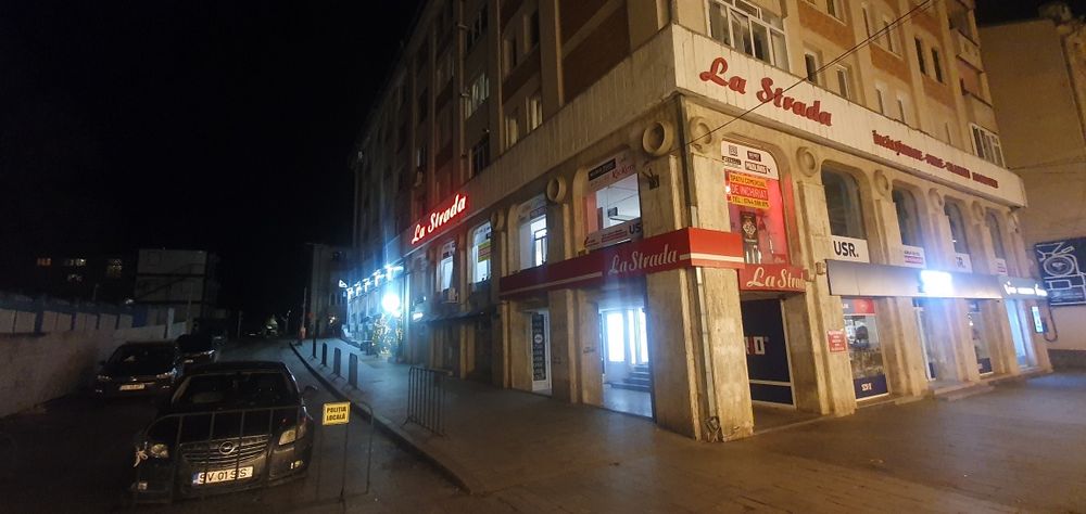 Spatiu comercial ultracentral cu vitrine inchiriere sau vanzare